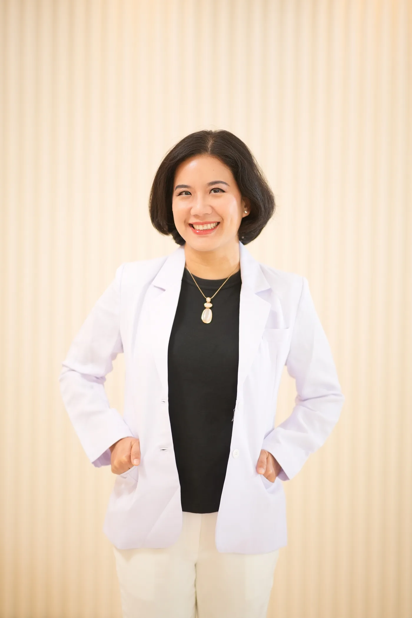 dr. Carolina, Sp.DVE — Dokter Spesialis Dermatologi, Venereologi & Estetika